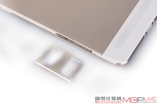 vivo X5Max采用双卡双待，属于全网通机型，其中的与或卡托允许在Nano SIM卡或TF卡之间互换。